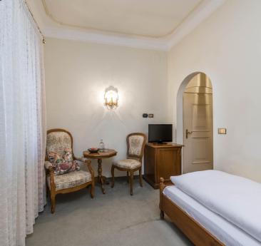 Single room furnished in Biedermaier-style