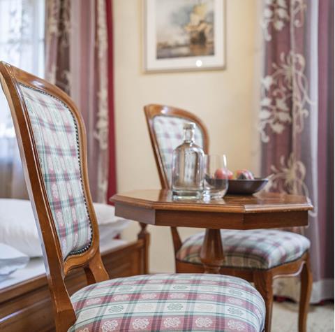 A table and two chairs in the Classic Room EInhorn