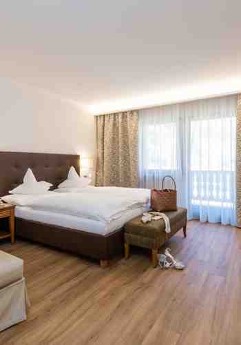 Superior Room with wooden floor, double bed, balcony, and TV